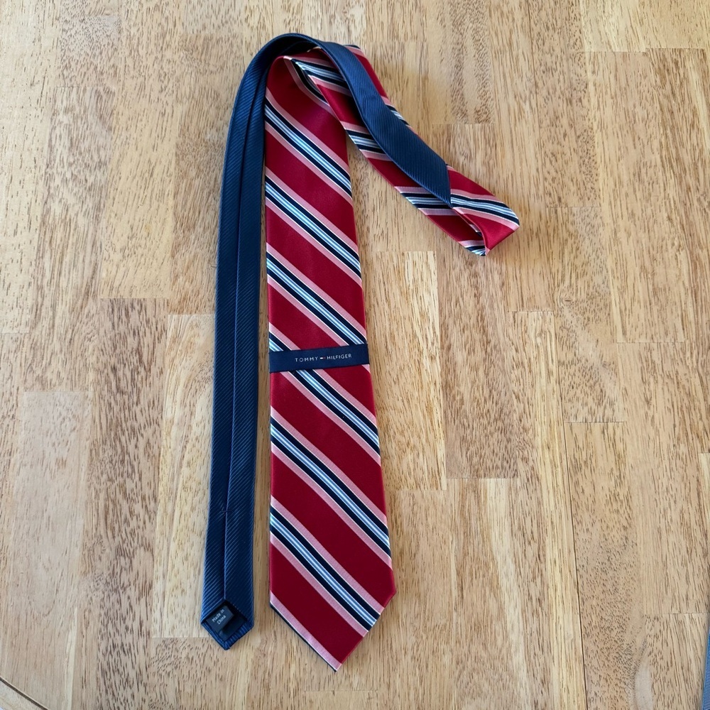 Tommy Hilfiger 100% Silk Classic‎ Red and Navy Striped Men’s Neck Tie